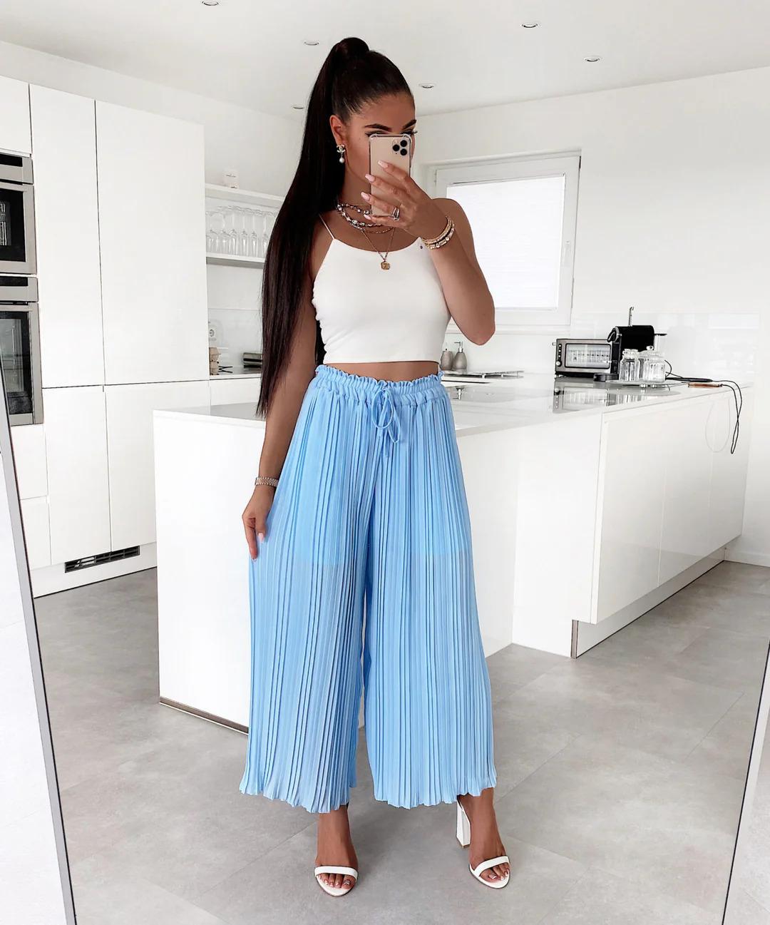 Pantalon LOYA plissé , taille super extensible convient a toute taille , doublure short
