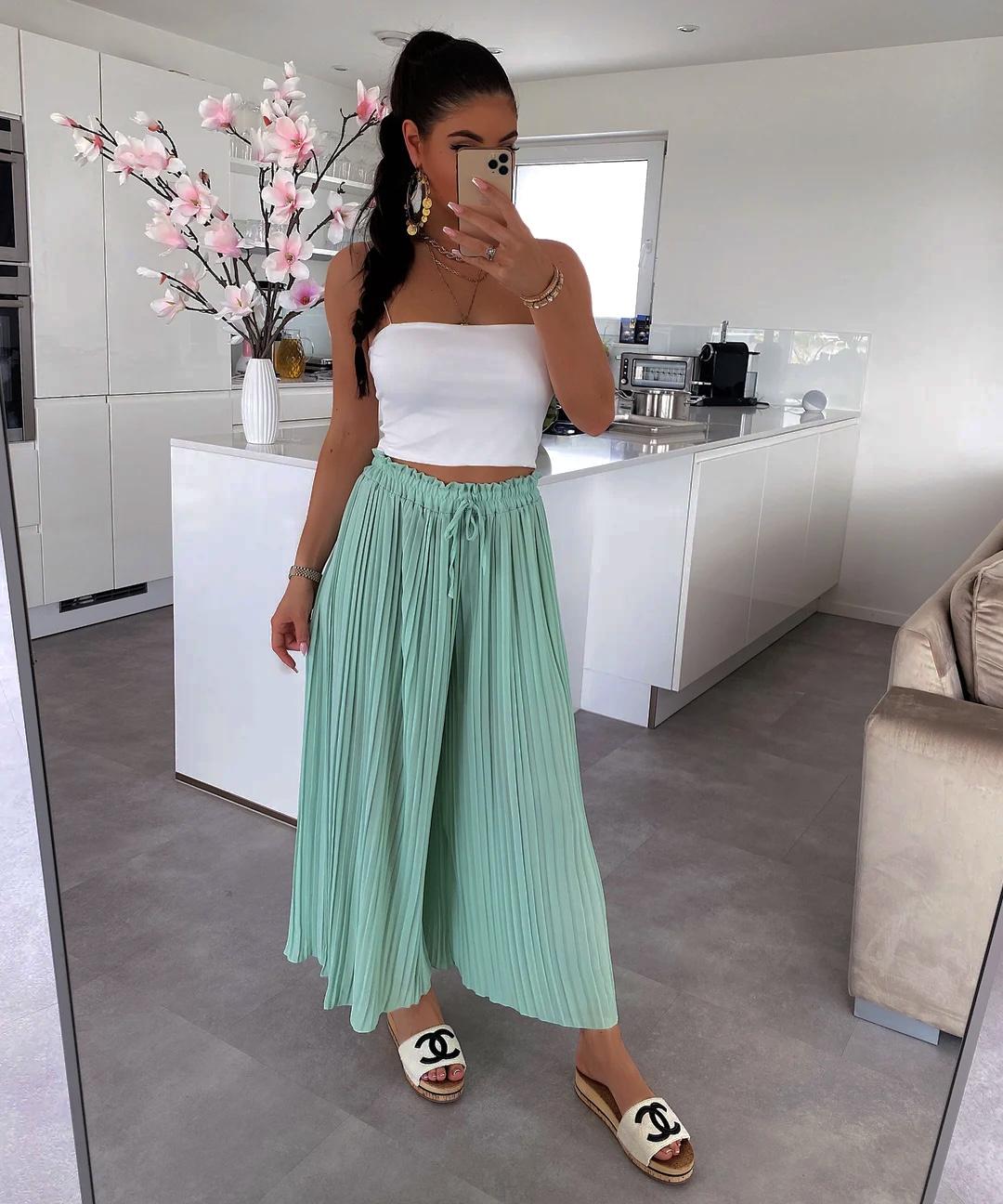 Pantalon LOYA plissé , taille super extensible convient a toute taille , doublure short