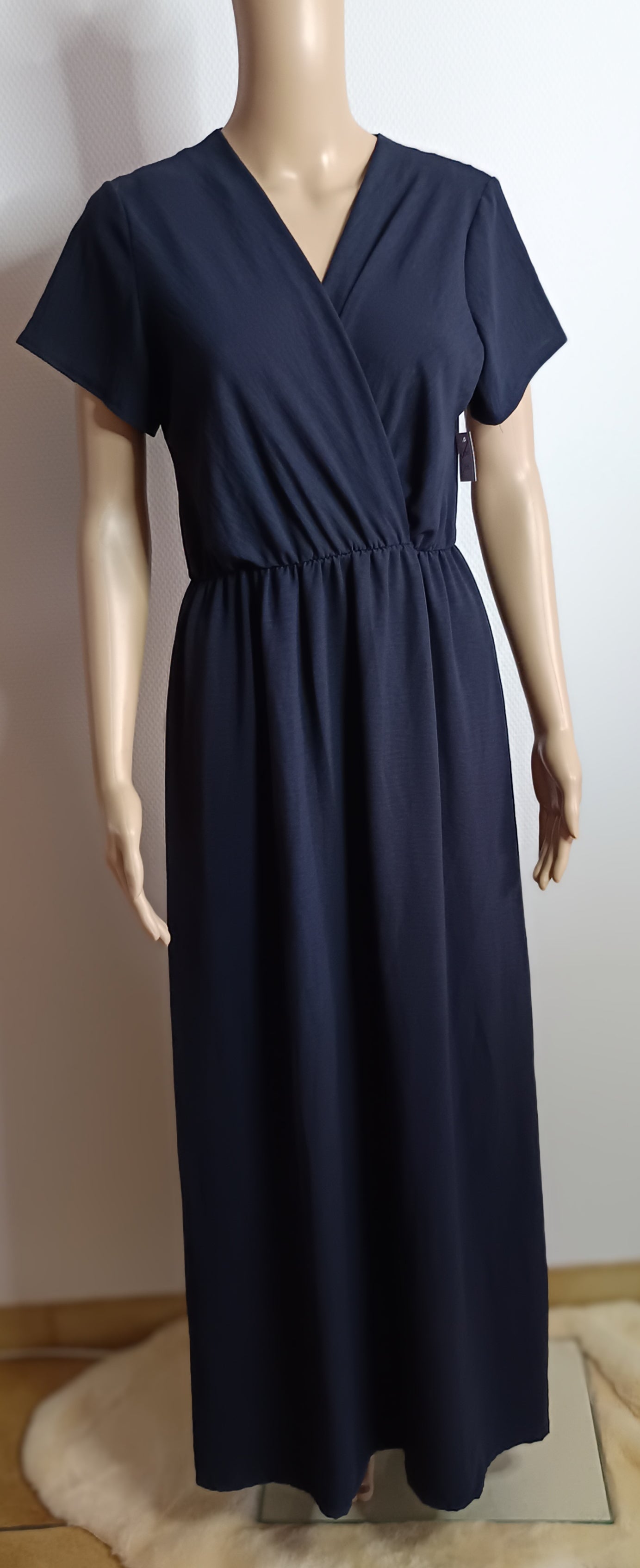 Langes, marineblaues Kleid