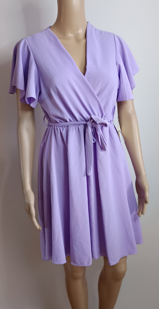 Kurzes lila Kleid