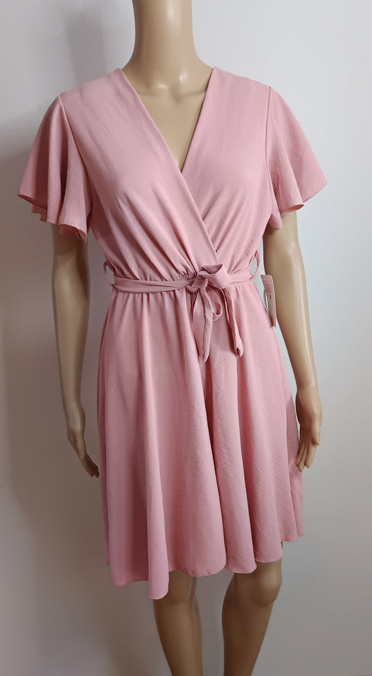 Kurzes rosa Kleid