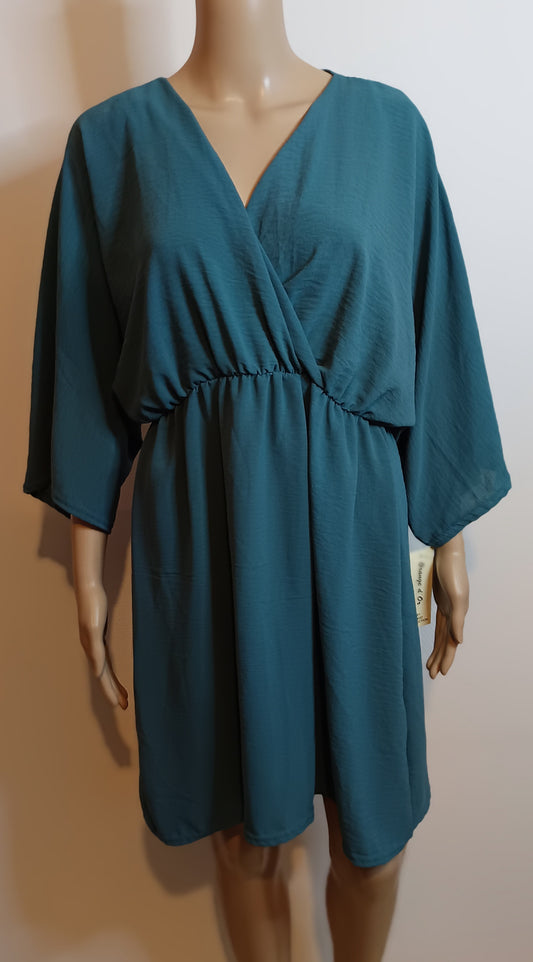 Kurzes wassergrünes Kleid