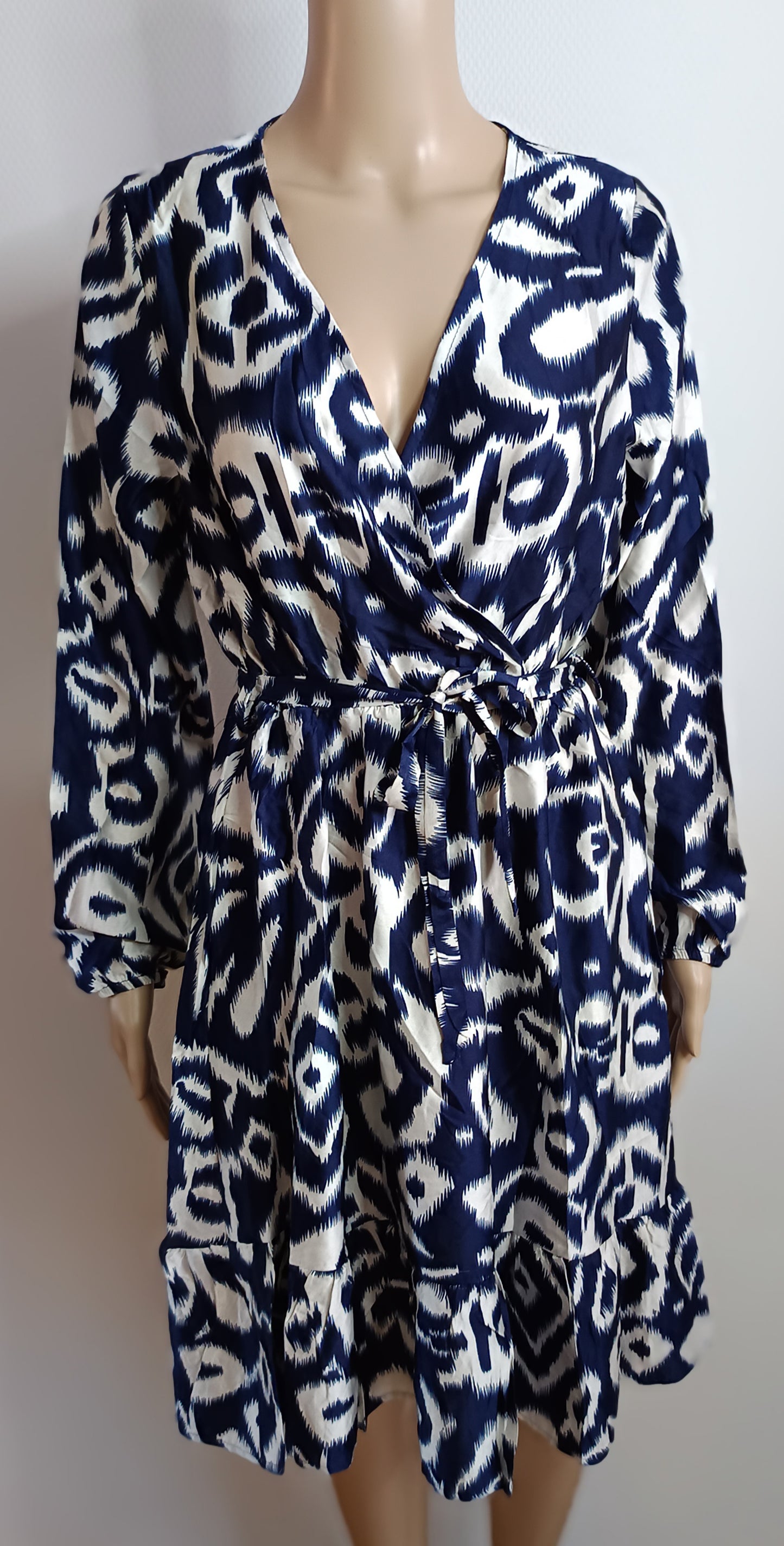 Kurzes bedrucktes Kleid